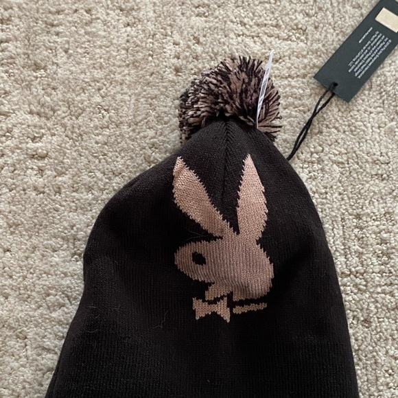 New with tags, black/pink Pom top PLAYBOY logo roll cuff beanie hat - Picture 3 of 4